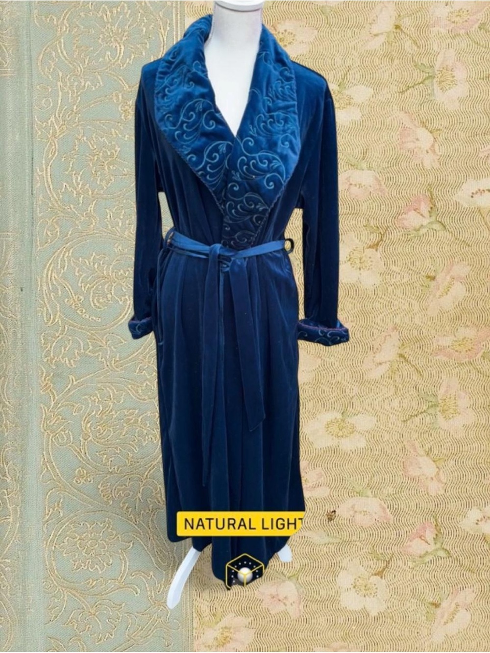 Plush Embroidered Velvet Robe - Deep Blue - Picture 6 of 6